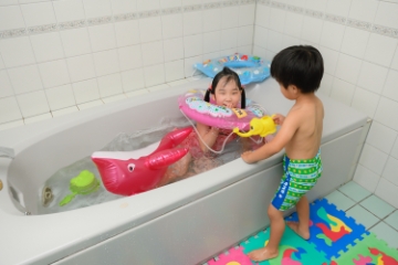 All rooms have a bathroom with a washbasin, so children can have plenty of space.